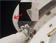 Picture of a potential loose blanket on the Shuttle